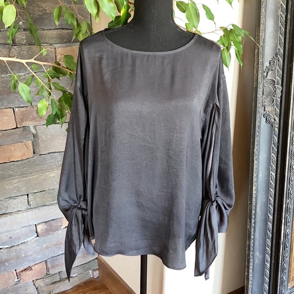 RO&DE Tops - RO&DE Charcoal Gray Silky Bouse